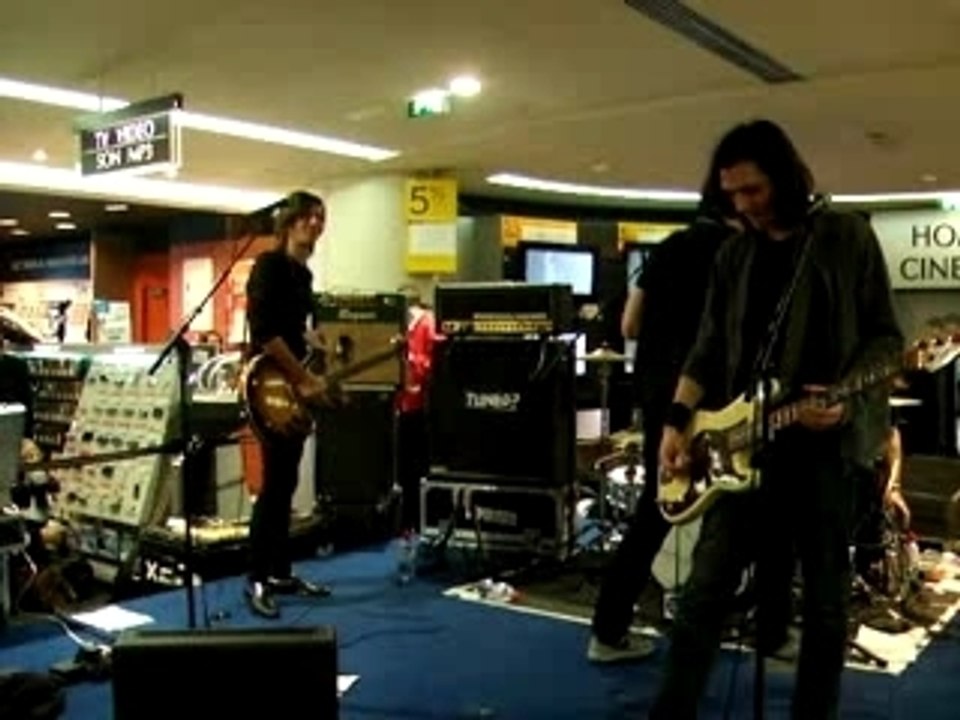 "Yard of blonde girls" Déportivo et Dominic Sonic