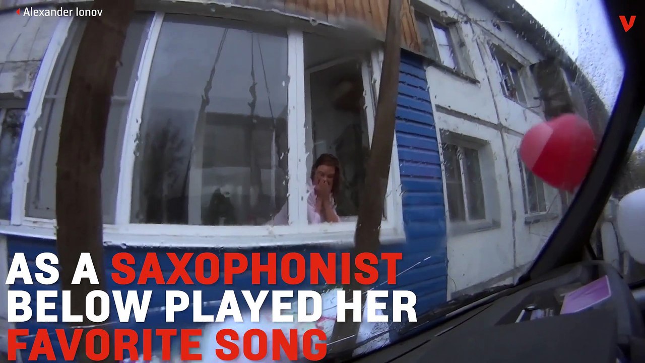 Romantic Idiot Wins Back Ex-Girlfriend With A Crane And A Truck