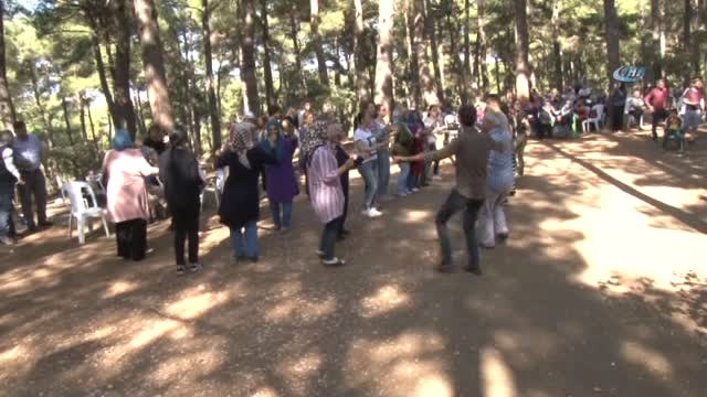 Başbakan Yardımcısı Hakan Çavuşoğlu, Birileri Varsın Çıldırsın