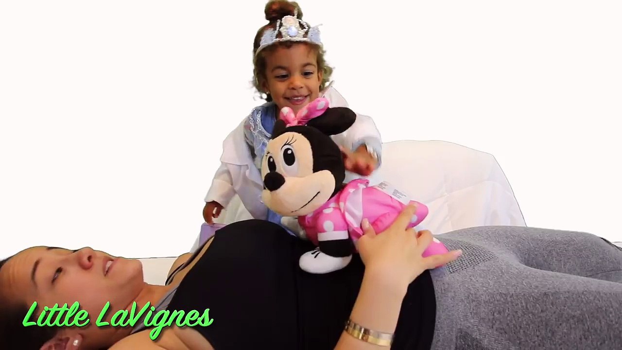 DOC MCSTUFFINS FROZEN ELSA CHECK-UP ON MOMMY!! BIG NEEDLE SHOT + SURGERY FOR TUMMY! TOYS SURPRISE!
