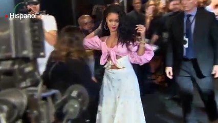 Una sonriente Rihanna presenta en Madrid su línea de cosmética