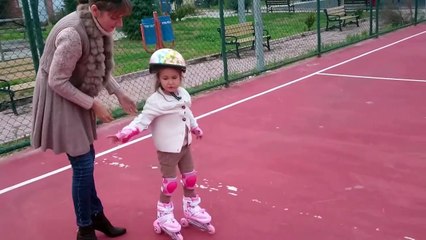 Elif paten kayıyor .Daha doğrusu Paten kaymaya çalışıyor  )))