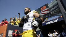 Steelers and Bears players join hands in unity before game