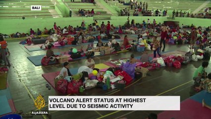 Thousands flee possible volcano eruption in Bali