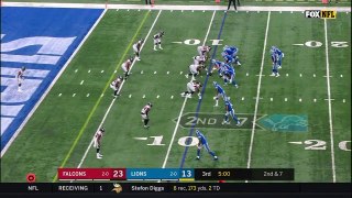 Matthew Stafford connects with wide receiver Golden Tate for an 11-yard touchdown.