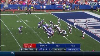 Tyrod Taylor rolls out to find tight end Charles Clay for the touchdown.