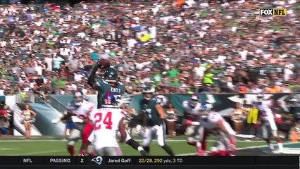 Carson Wentz throws a strike to Ertz over the middle for a TD