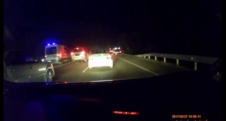Ne jamais suivre une voiture d'ambulances qui est en pleine intervention.
