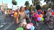 Antalya Kadınlar Hem Kendileri Hem Bisikletlerini Süsleyip Tur Attı