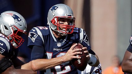 Brady magically finds Gronk while falling on 8-yard reception