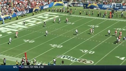 Tyreek Hill hauls in 30-yard TD pass from Alex Smith