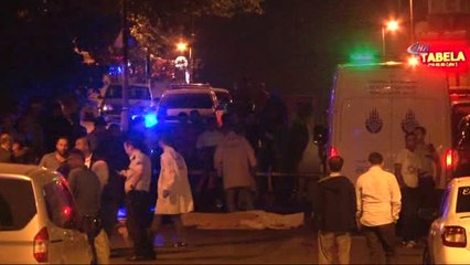 Ailesiyle Yolun Karşısına Geçmek İsteyen Kadına Araba Çarptı: 1 Ölü