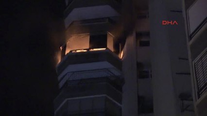 Adana - Gece Vakti Apartmanda Korkutan Yangın