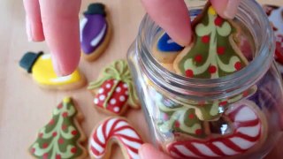 How To Decorate Mini Christmas Cookies! [Sponsored]