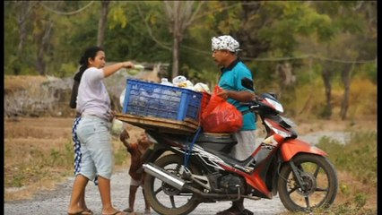 Thousands fear possible volcanic eruption in Bali