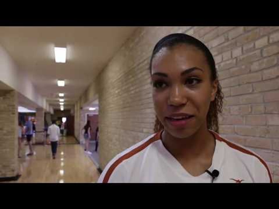 Ebony Nwanebu at Texas Volleyball's Orange White Scrimmage