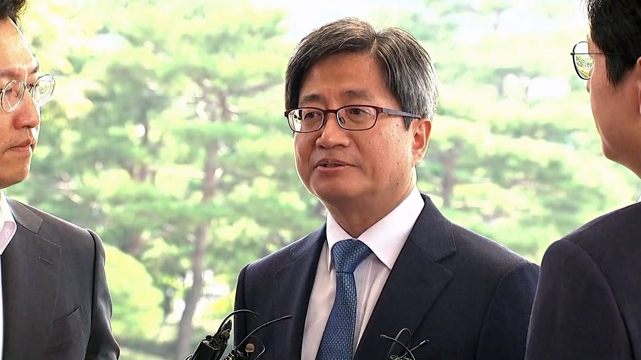 [현장영상] 김명수 대법원장 첫 출근, "무거운 책임감 느껴" / YTN