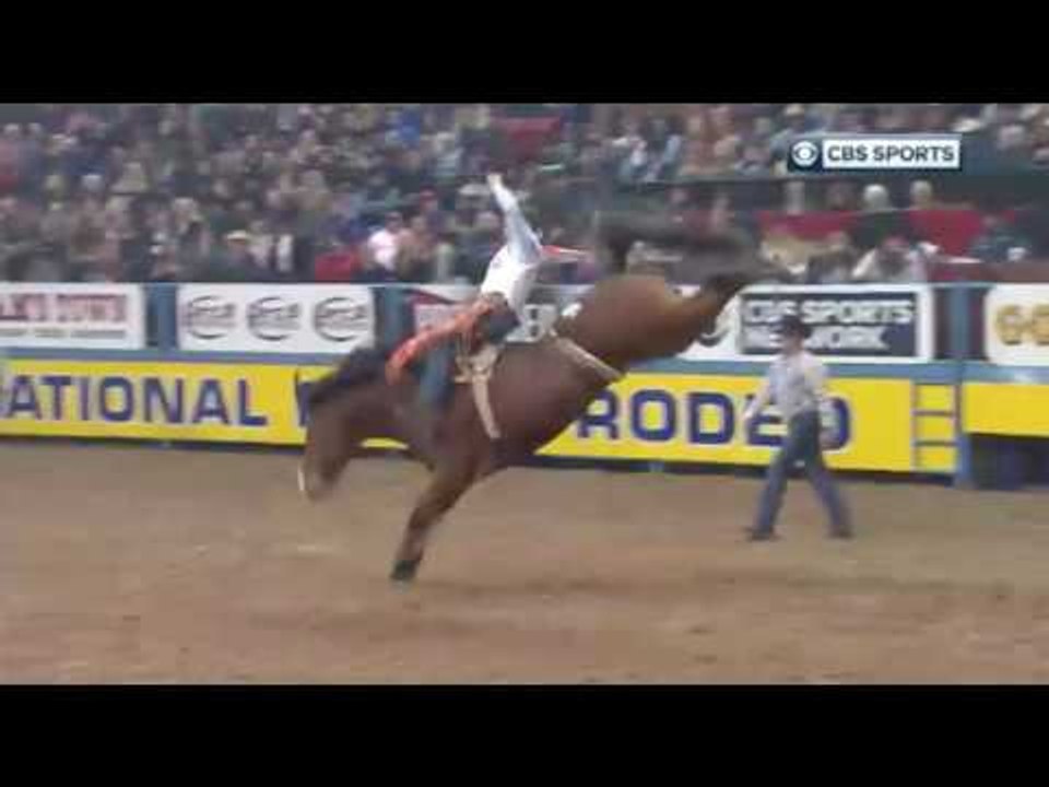 Clayton Biglow Round 2 Bareback Riding at 2016 WNFR