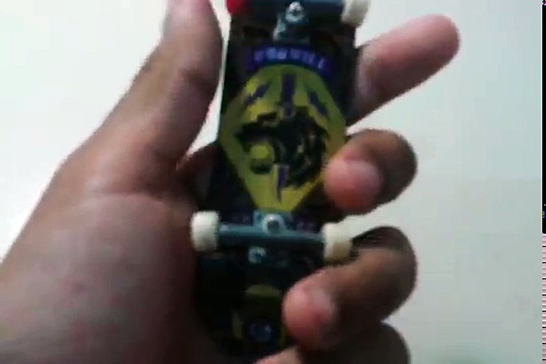 Tutoria manobras de skate de dedo para iniciantes