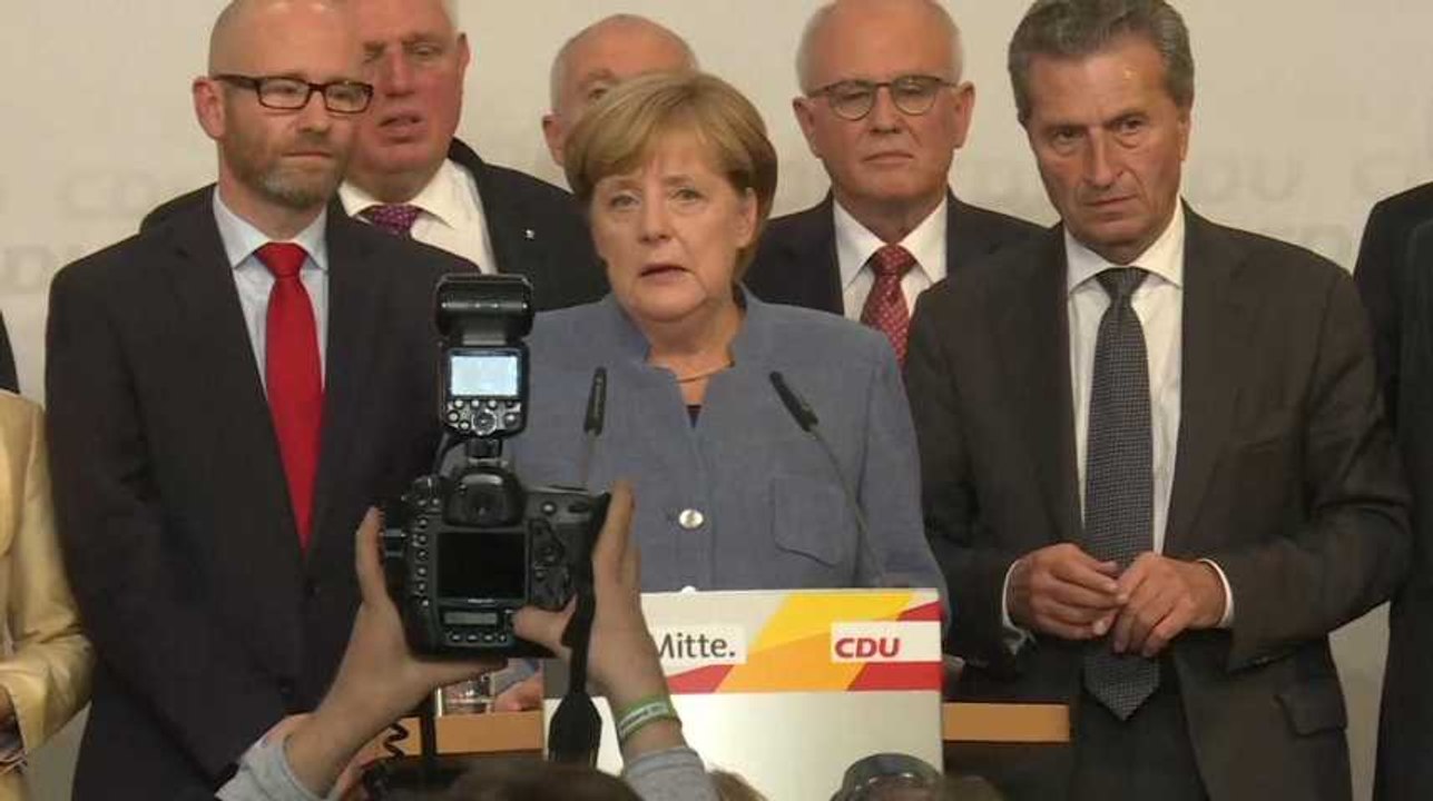 Législatives en Allemagne : 'Un grand défi nous attend' reconnaît Merkel