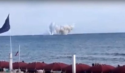 Savaş uçağı denize böyle çakıldı