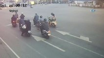Motosiklet sürücüsü metrelerce sürüklendi