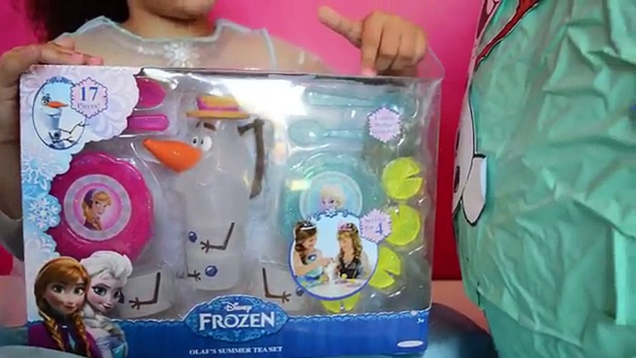 DISNEY FROZEN VIDEOS ELSA & ANNA TOYS IN GIANT SURPRISE EGG TOYS OPENING