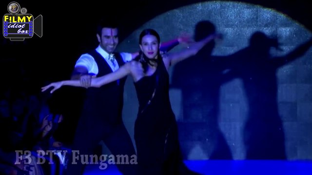 Kriti Sanon Walks On Ramp For Archana Kochhar Gitanjali Jewels Show