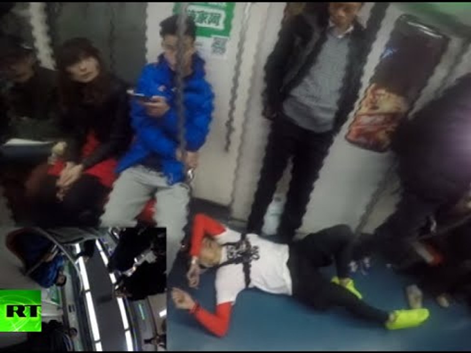 Man vs Metro: China runner races Beijing subway train
