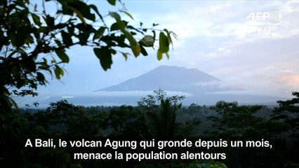 A Bali, des milliers de personnes fuient un volcan en activité