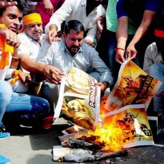 Activists of Karni Sena burn posters of Deepika Padukone’s Padmavati