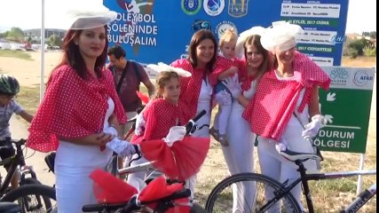 ‘Süslü Kadınlar’ Caddeleri Çiçeğe Çevirdi