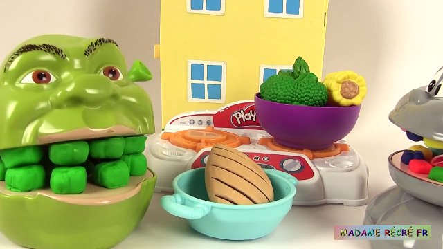 Shrek et le singe se disputent à cause dune araignée ! Histoires de Jouets