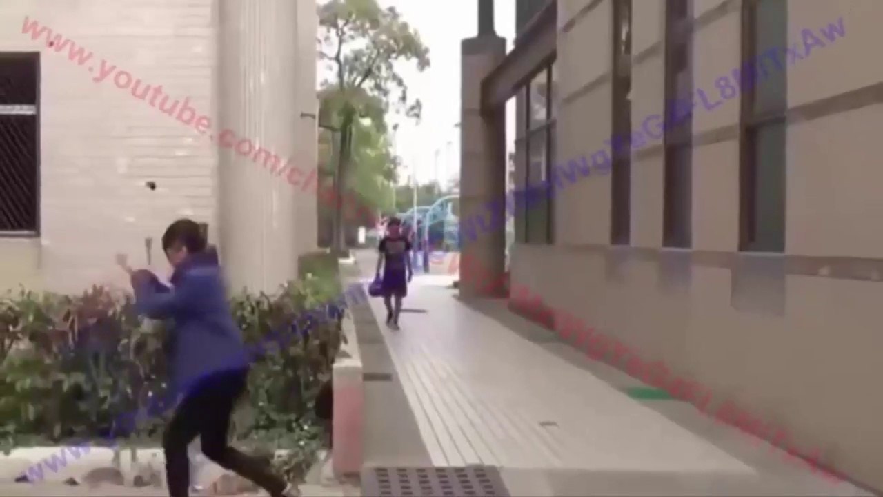 مقلب الكاميرة الخفية كان مع ساحر حقيقي رعب شيء لا يصدق