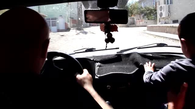 Otomobilini Mahallelinin Hizmetine Sundu