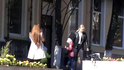 Девушки на улице, в городе