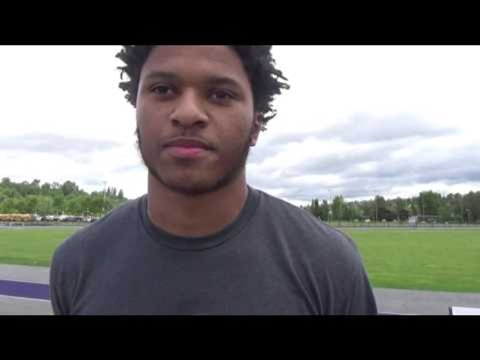 Jamal Walton After 400m Finish "I'm Going To Point At The Clock"