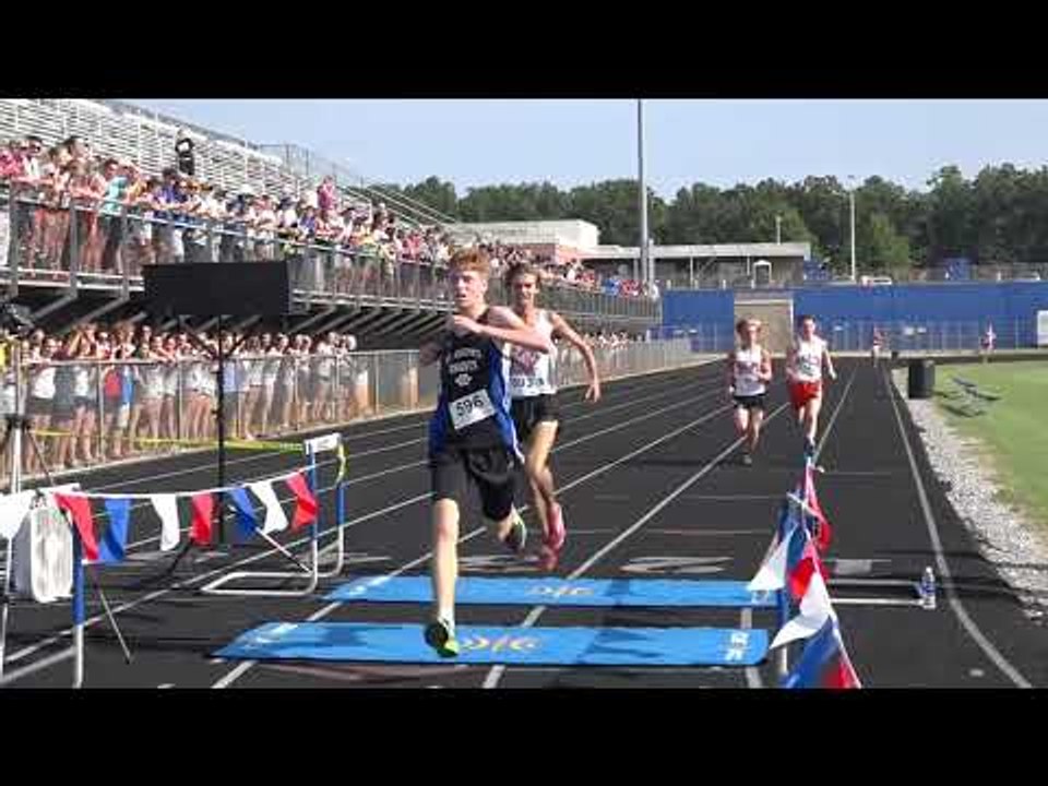 Amazing Back-To-Back Kicks At The Finish Line