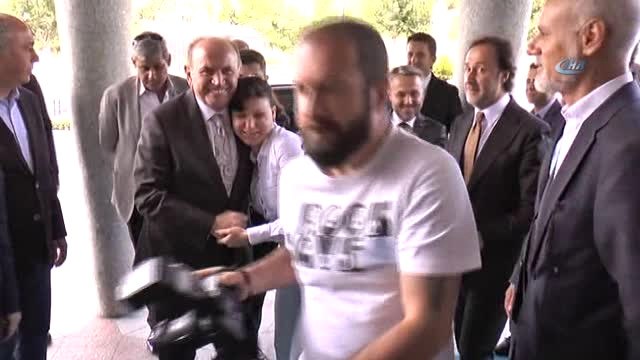 Topbaş İstifasının Ardından Arkadaşlarıyla Vedalaşmak İçin İbb'ye Geldi- Kadir Topbaş: Siyasi...