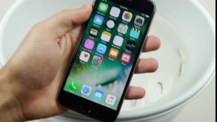 Dipping an iPhone 6S in Instant Hot Wax