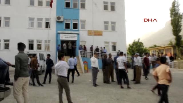 Hakkari PKK'lı Teröristlerin Attığı Havan Mermisi, Kaçakların Bulunduğu Alana Düştü: 1 Ölü, 5 Yaralı