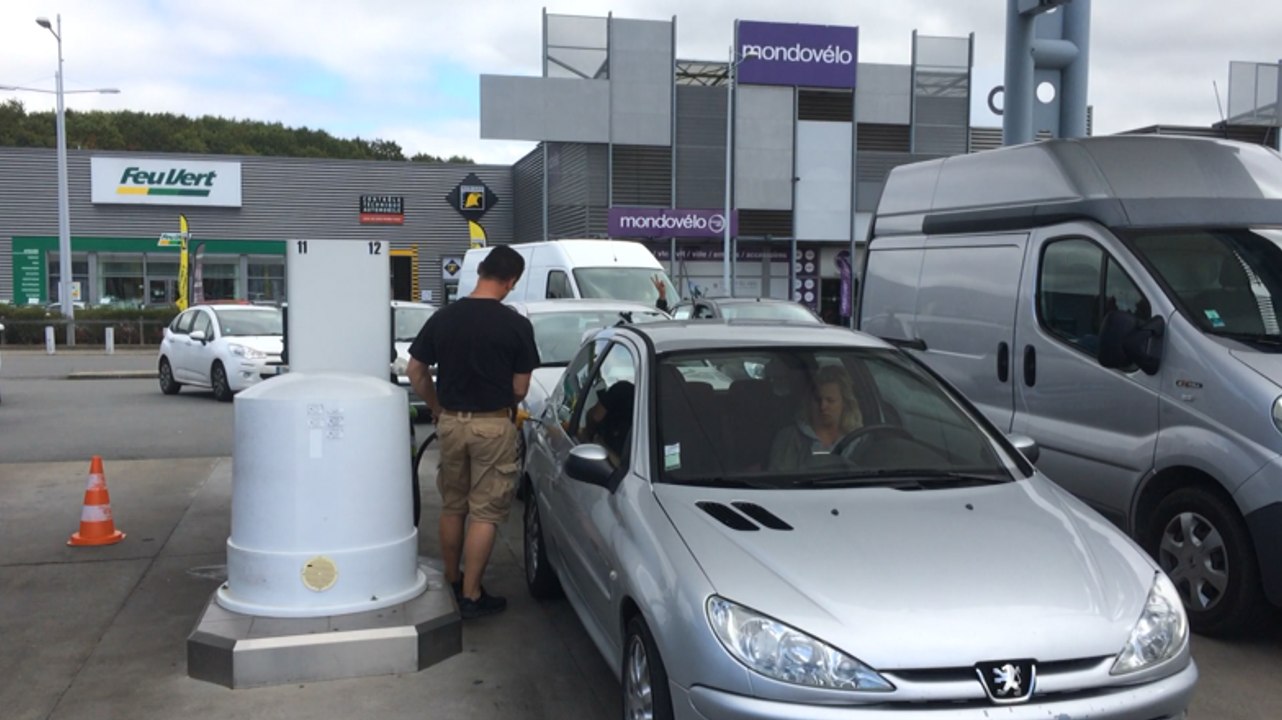 Les automobilistes cherchent de l'essence