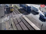 Pamje te renda, trami perplas gruan dhe i pret kemben (360video)