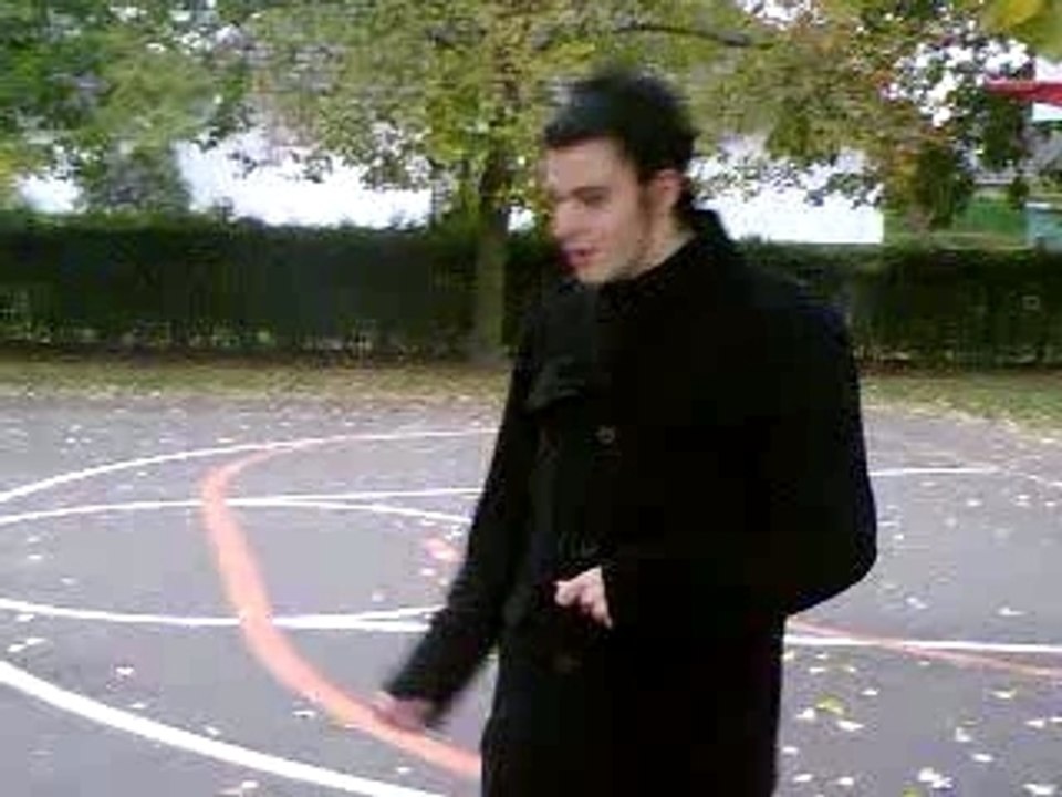 Paul fait le fou