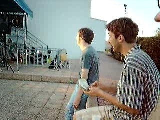 Barrez vous bande de cons