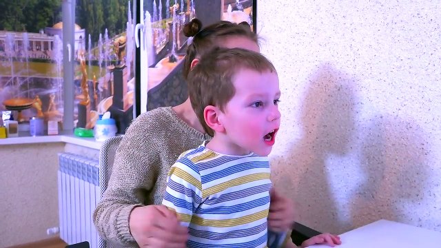 Вредные детки КИЛЛЕР КЛОУН звонит БИТВА НЕРФ Bad baby VS Scary killer clown calling Nerf war