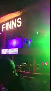 La chanteuse Macy Gray ivre rate son concert dans une boîte de nuit à Bali !