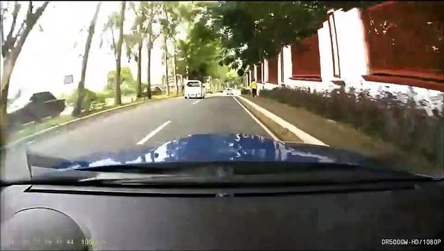 Deux voitures Subaru Impreza en course très dangereuse aux Philippines