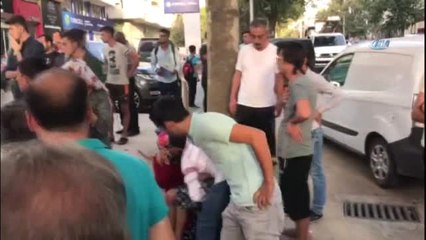 Kontrolden Çıkan Kamyonet Kaldırımdaki Yayaları Ezdi
