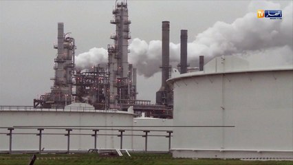 بورصة أسعار النفط تتعرّض لضغوط جراء قوة الدولار